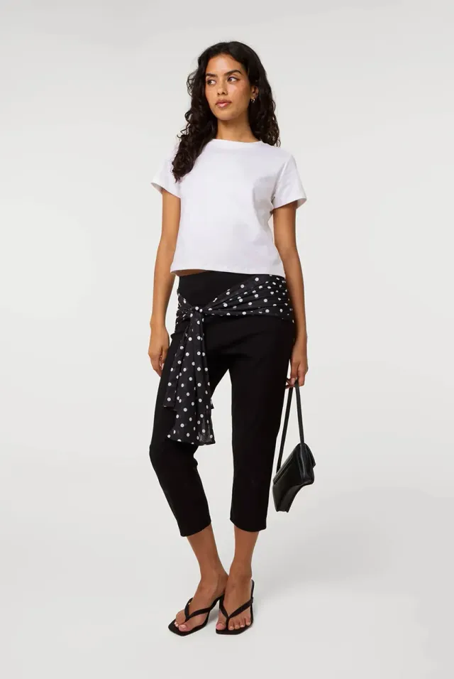 Pink Vanilla Mesh Polka Dot pantaloni capri neri pois