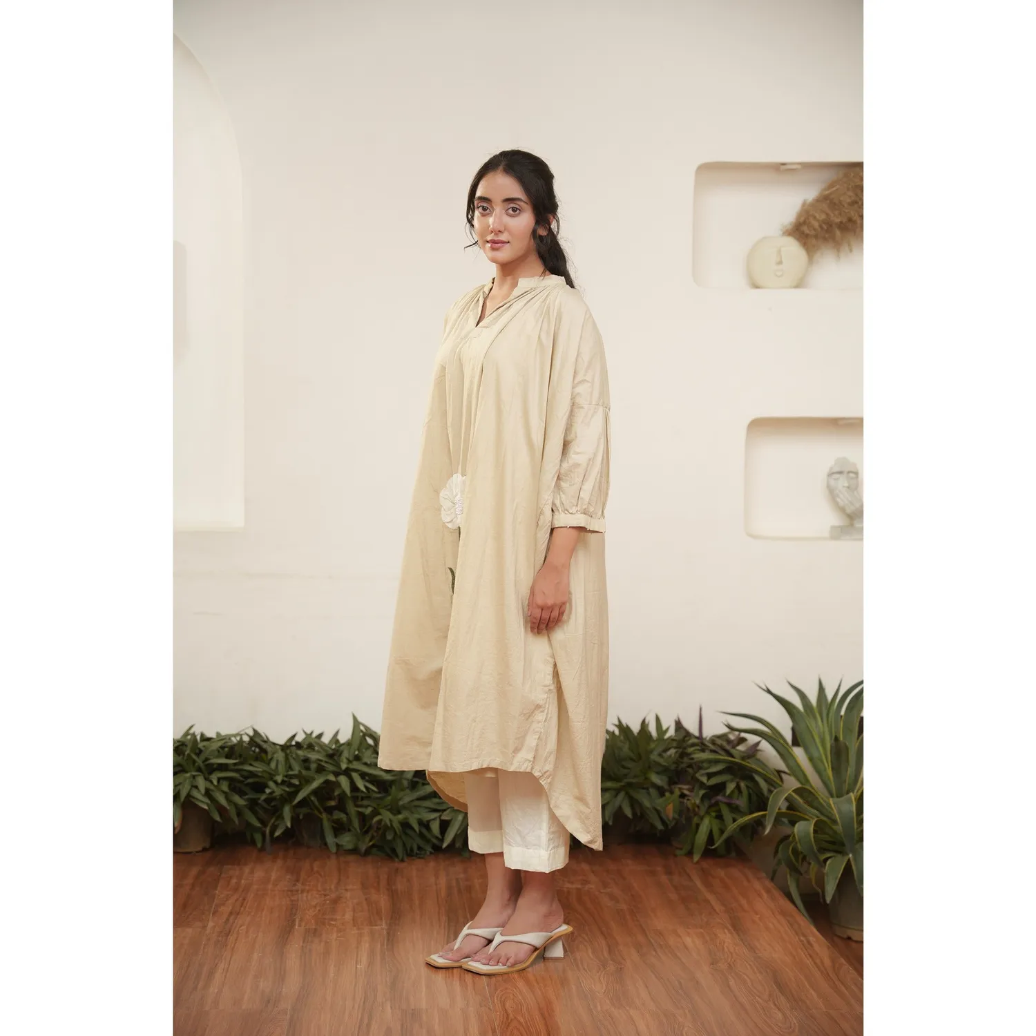 Our Dve Capsule 15 completo avorio ricamo floreale