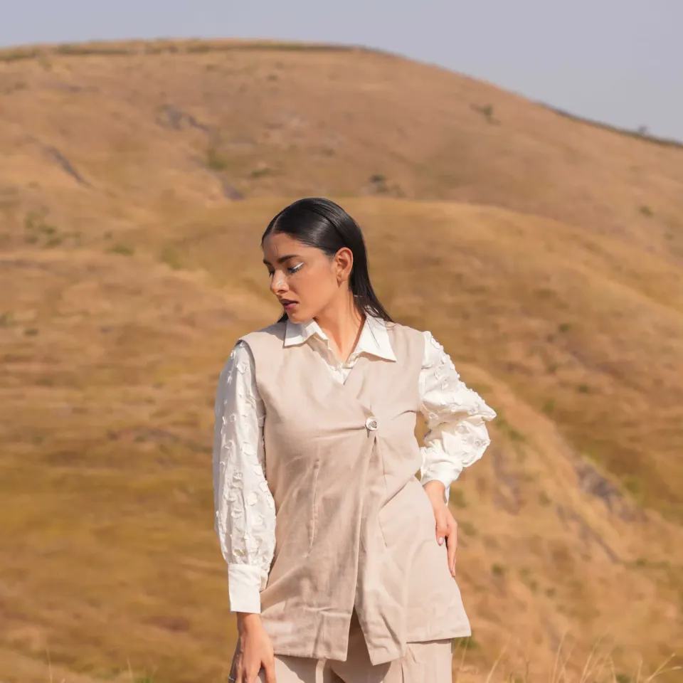 Our Dve Midnight Jacket giacca marrone lino