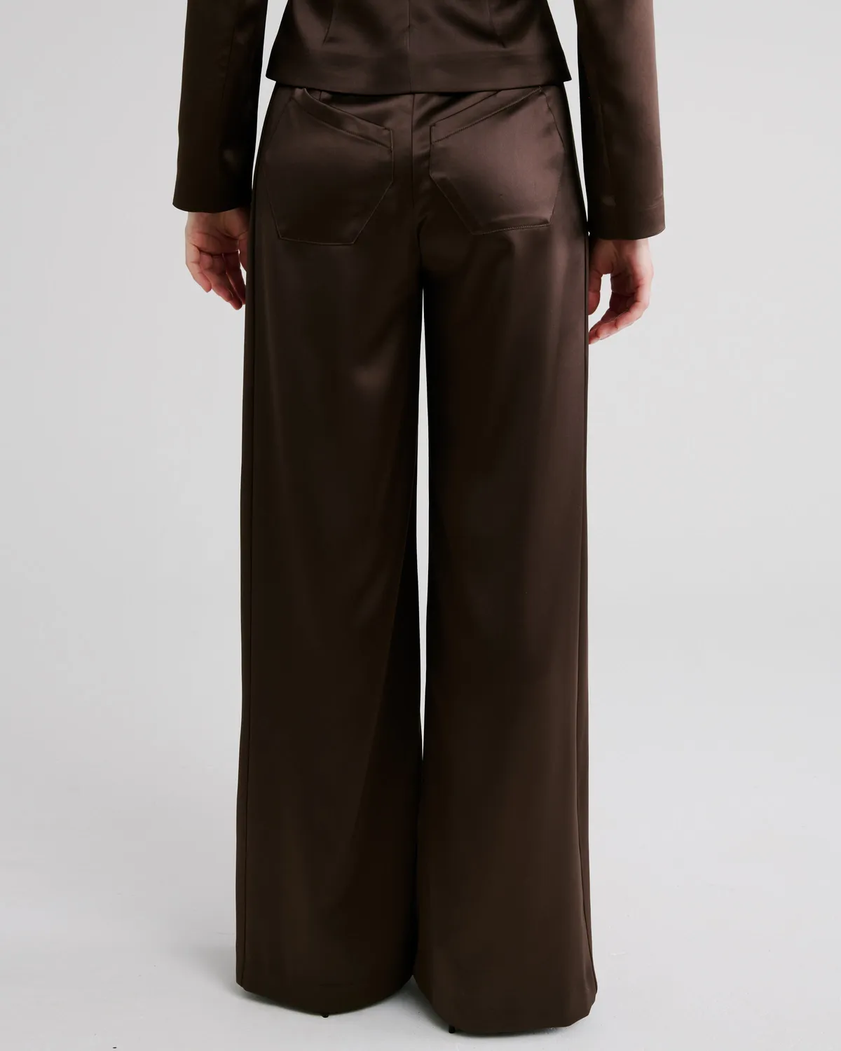 Violante Nessi Kendall camicia marrone cady satin