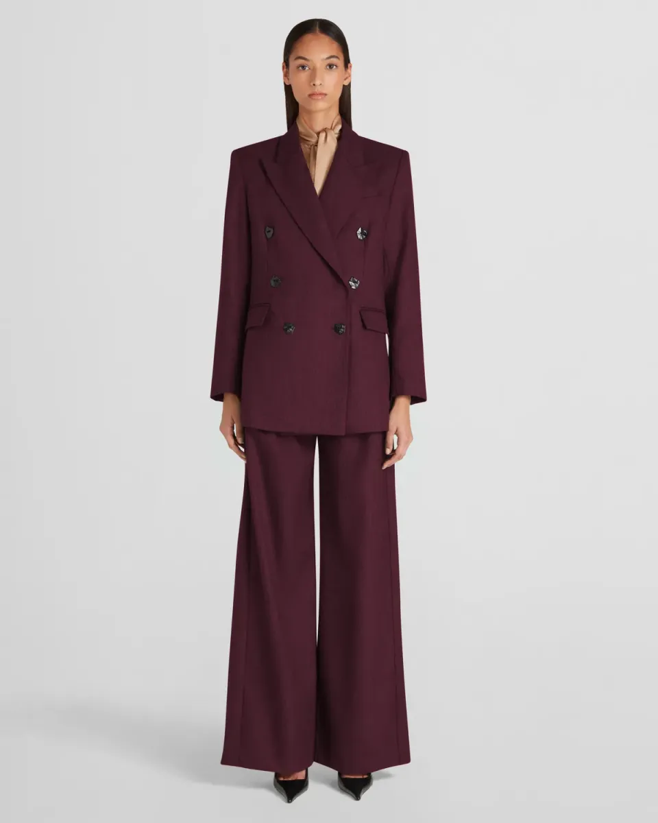 Violante Nessi Keckler pantaloni bordeaux lana palazzo