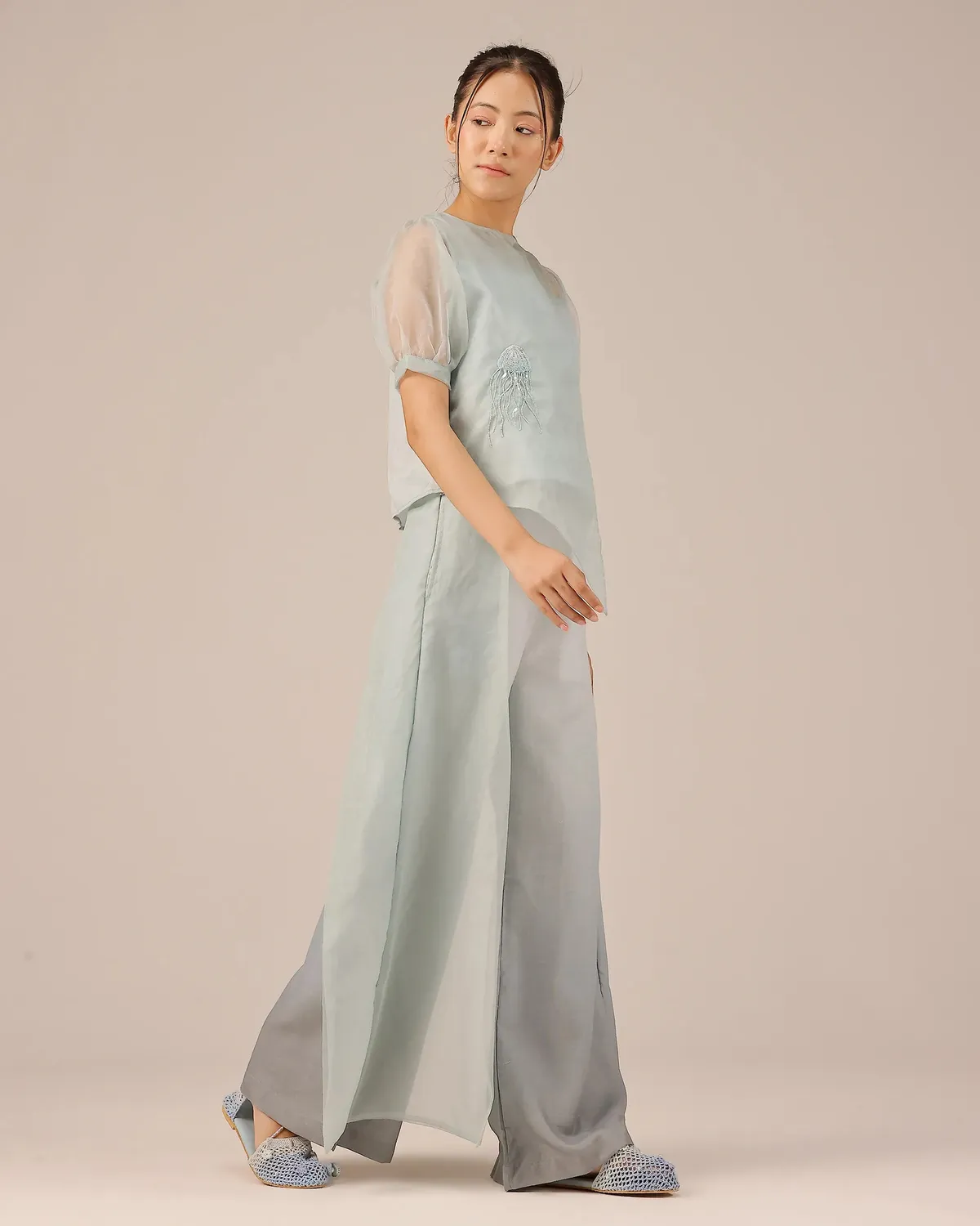Our Dve Blum Jelly Top Pant completo grigio organza