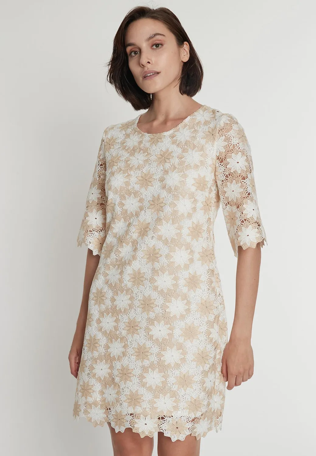 Ana Alcazar Padea abito in pizzo beige corto