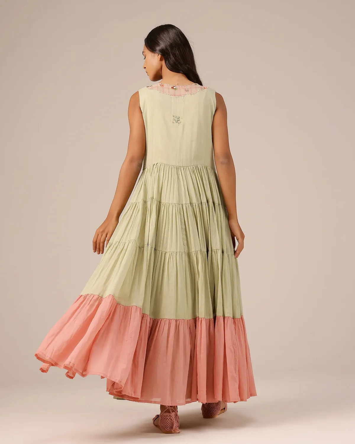Our Dve Melon Muse completo abito e giacca rosa lino