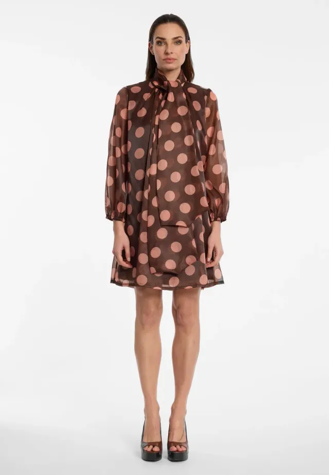 Ana Alcazar Eumonas abito organza pois marrone