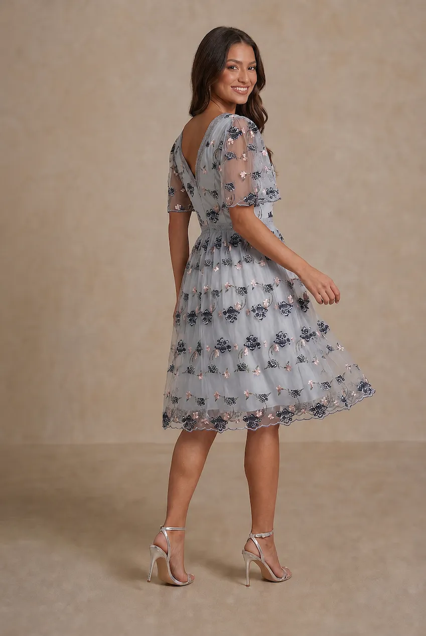 Chi Chi London Floral abito pizzo midi blu ricamo floreale