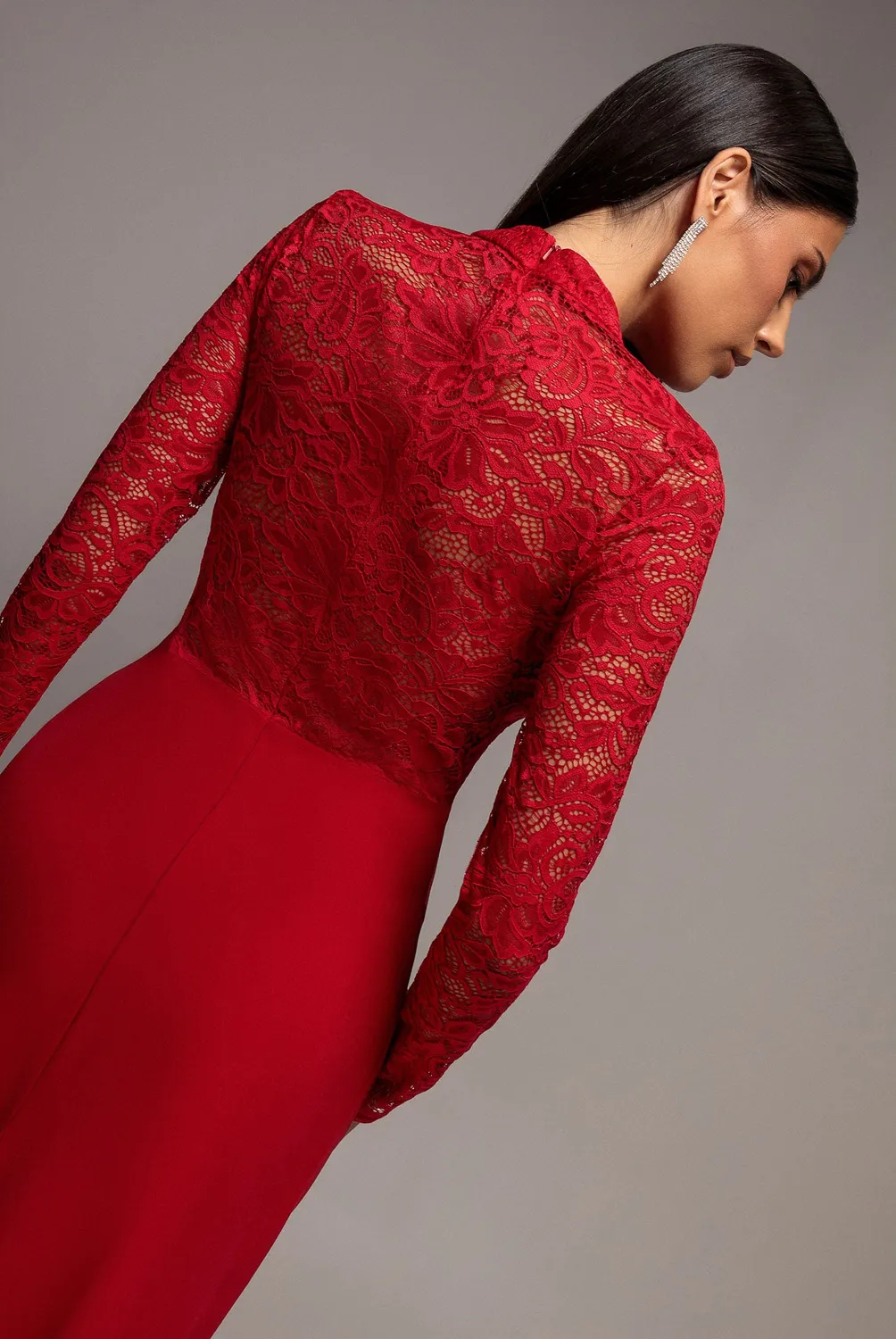 Goddiva Lace High Neck abito lungo pizzo rosso collo alto