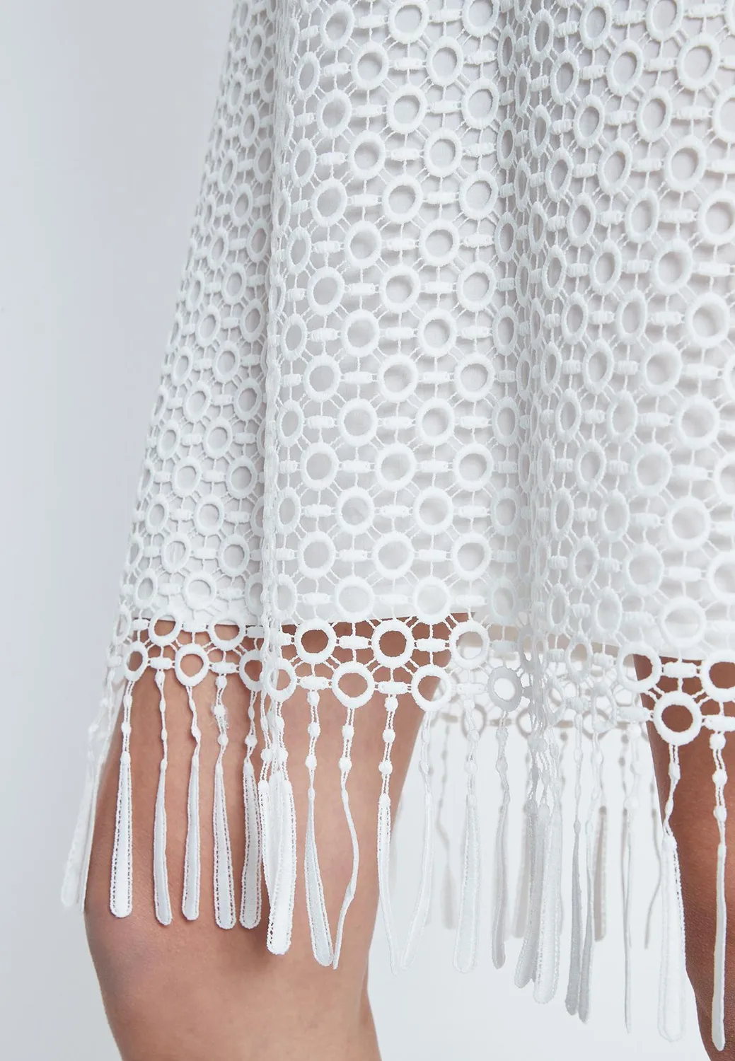 Ana Alcazar Rajala abito in pizzo bianco corto