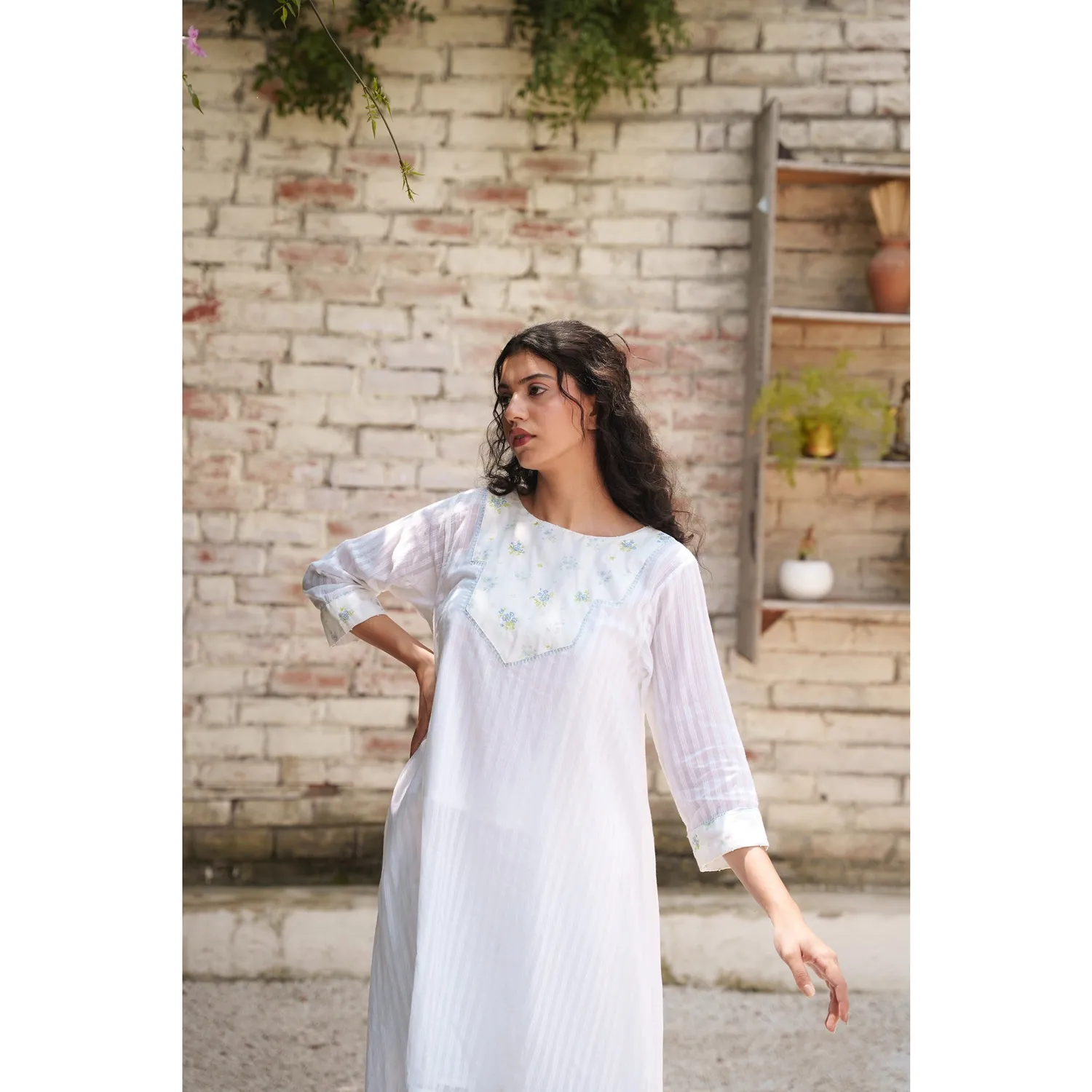 Our Dve Capsule 7 top donna bianco cotone ricamato