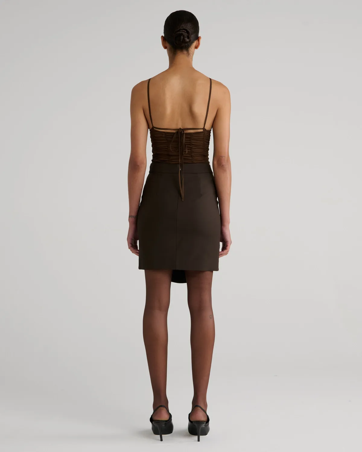 Violante Nessi Pensato top marrone in seta georgette