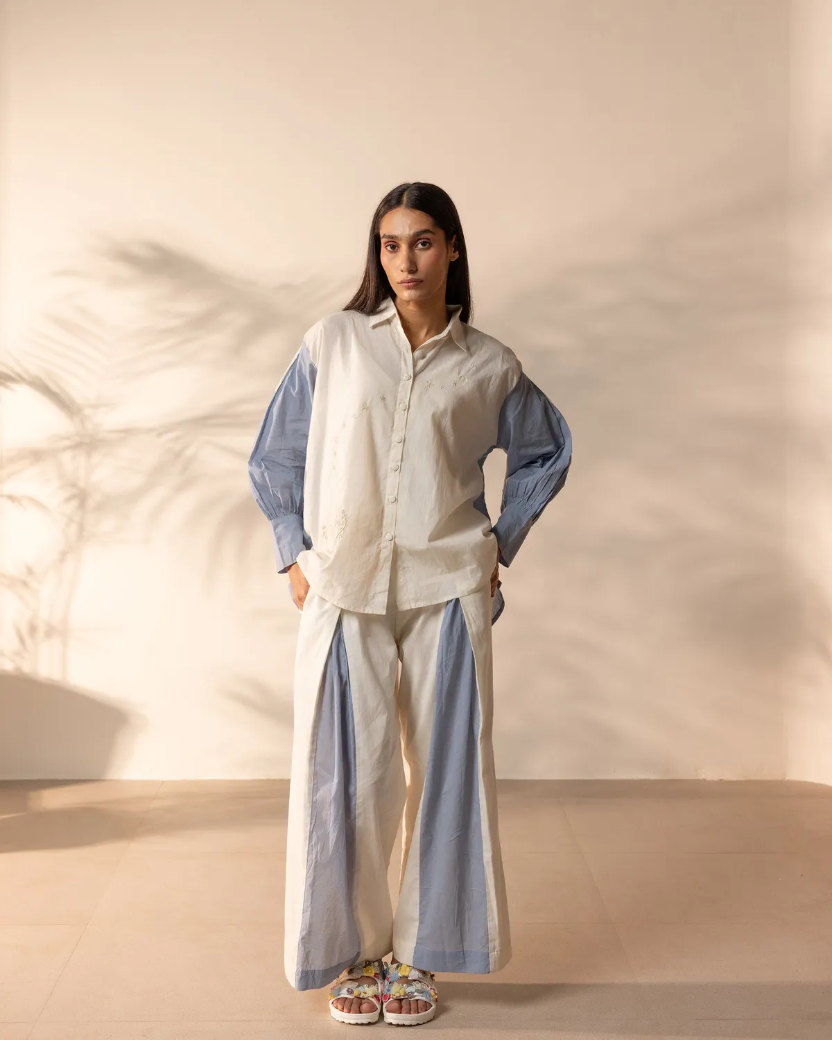 Our Dve Breeze pantalone bicolore azzurro-beige cotone