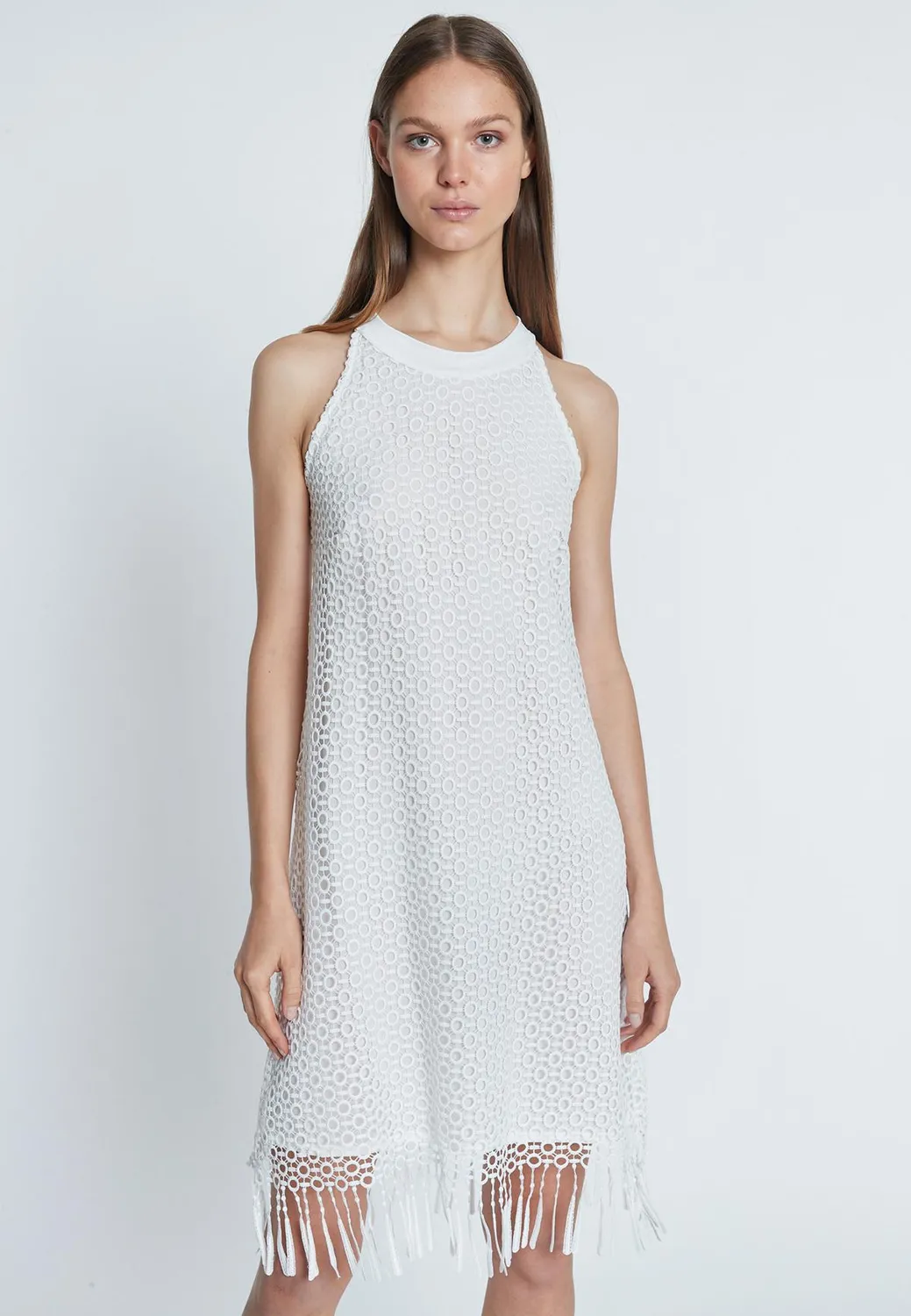 Ana Alcazar Rajala abito in pizzo bianco corto
