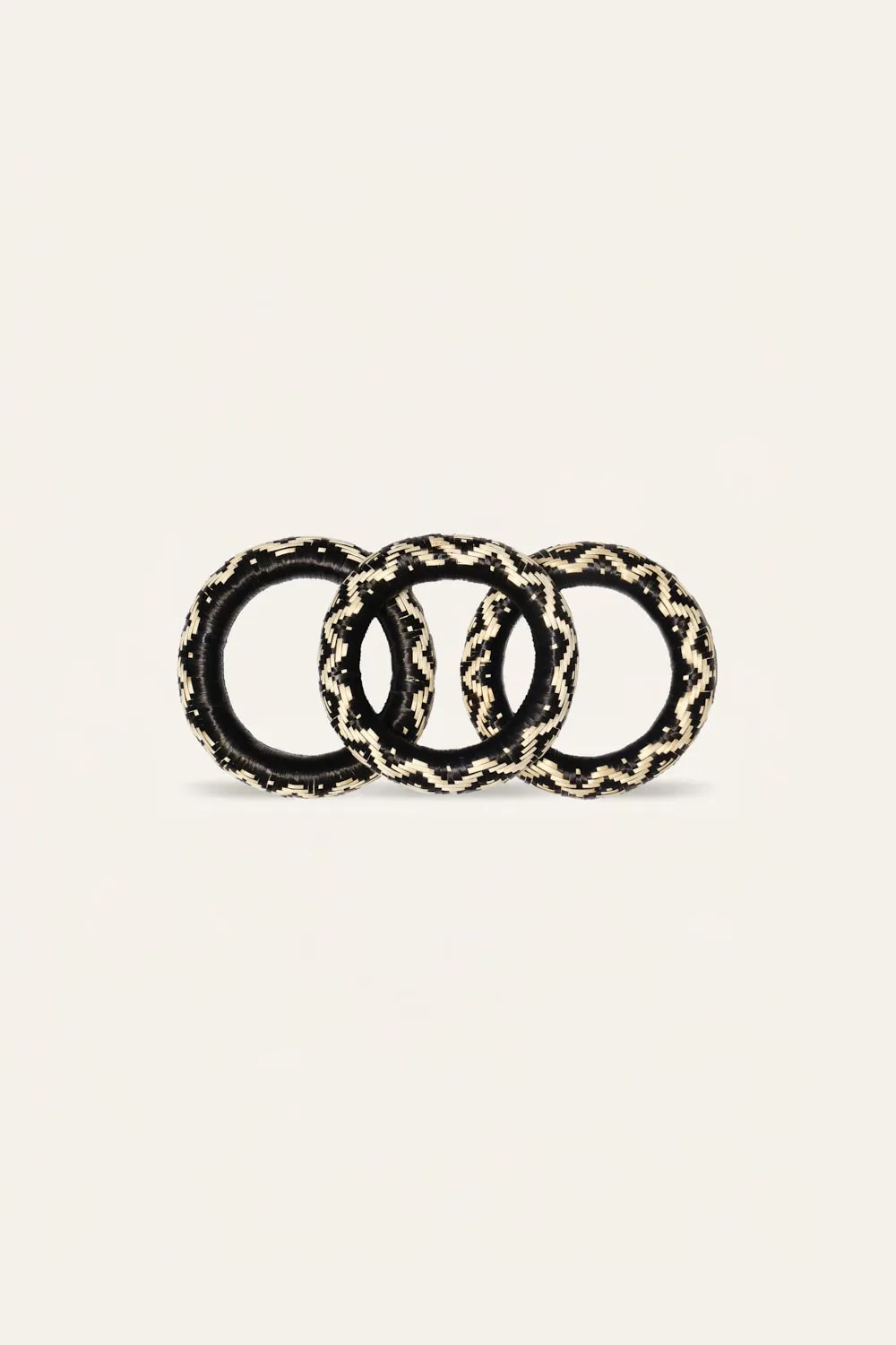 Johanna Ortiz Dancer's Essence bracciali neri tetera