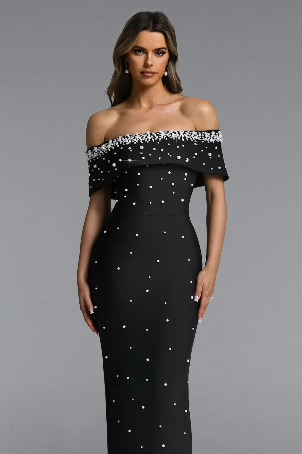 Bella Barnett Elegant Contour Isme abito maxi nero perle