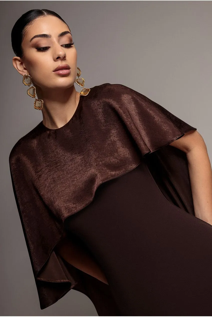 Goddiva Scoop Neck Soft Satin Cape Sleeve Maxi abito marrone raso
