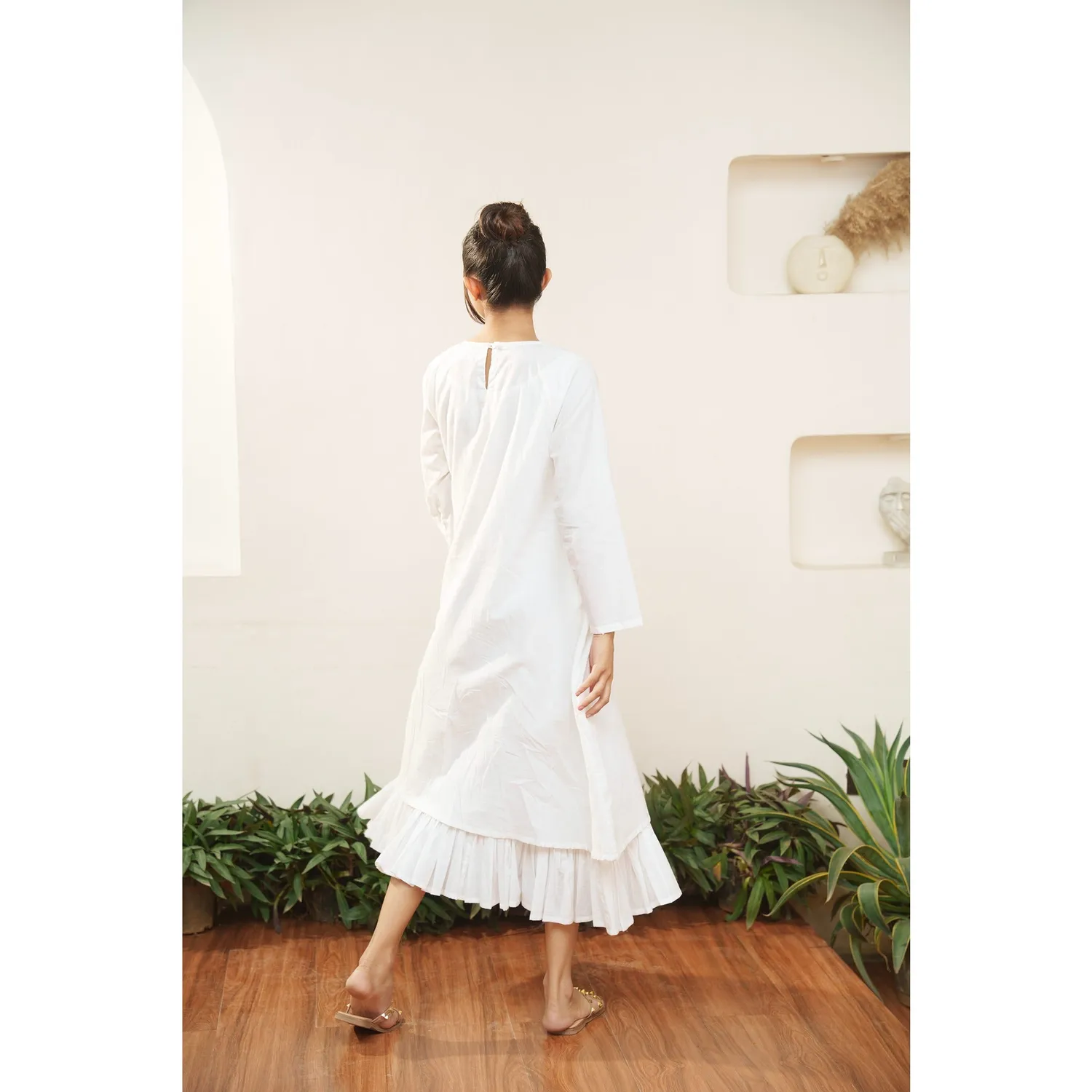 Our Dve Capsule 2 abito bianco cotone ricamo corpetto