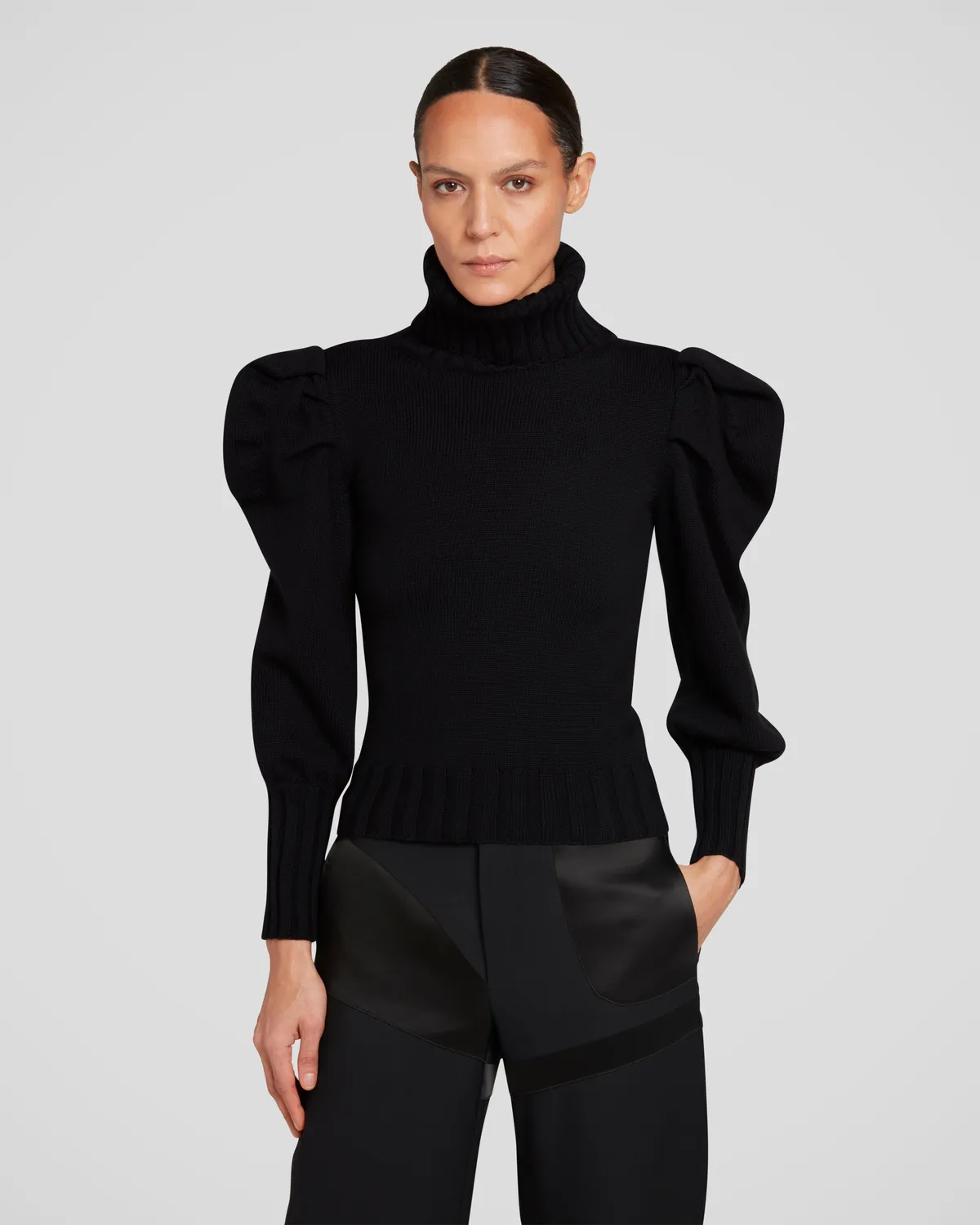 Violante Nessi Georgia maglione nero collo alto merino Zegna