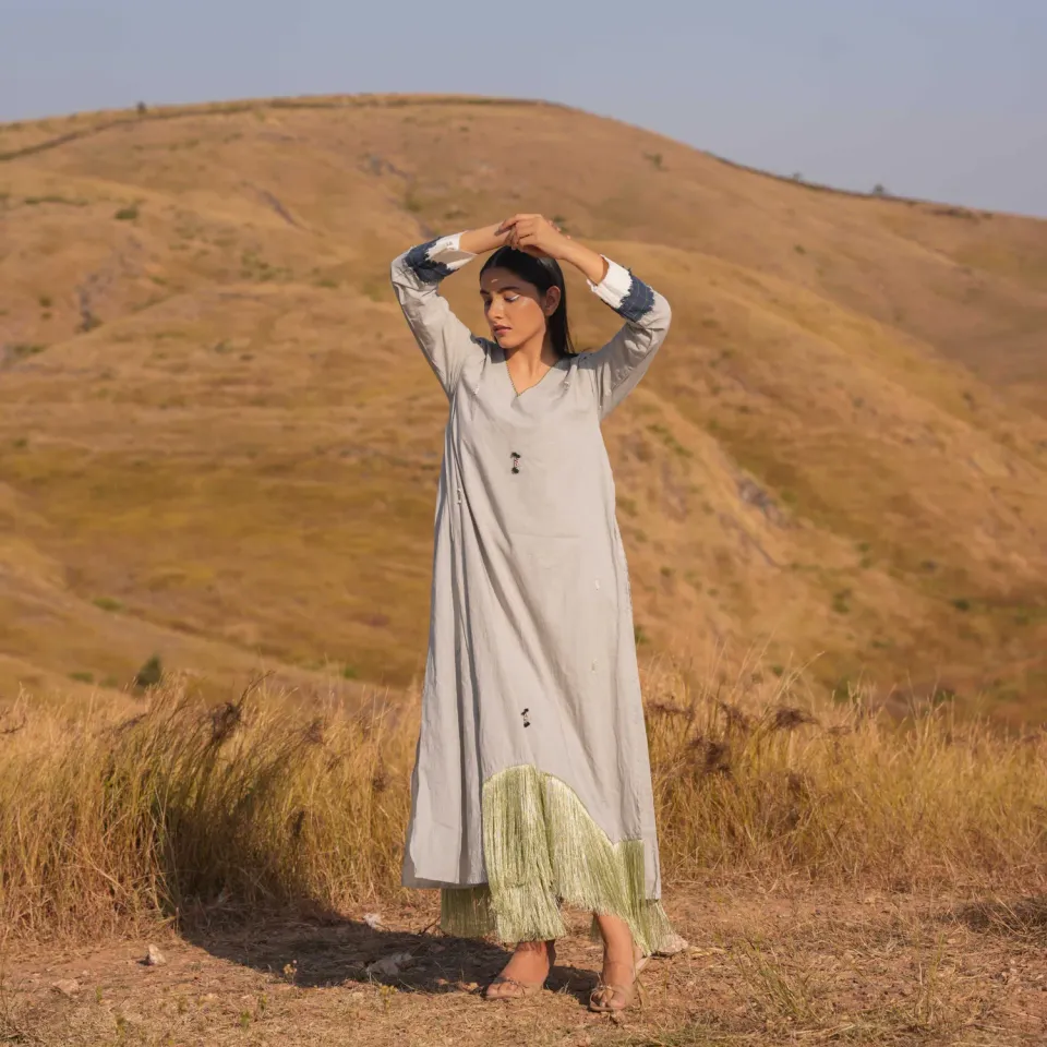 Our Dve Fringe Fray abito lungo grigio frange