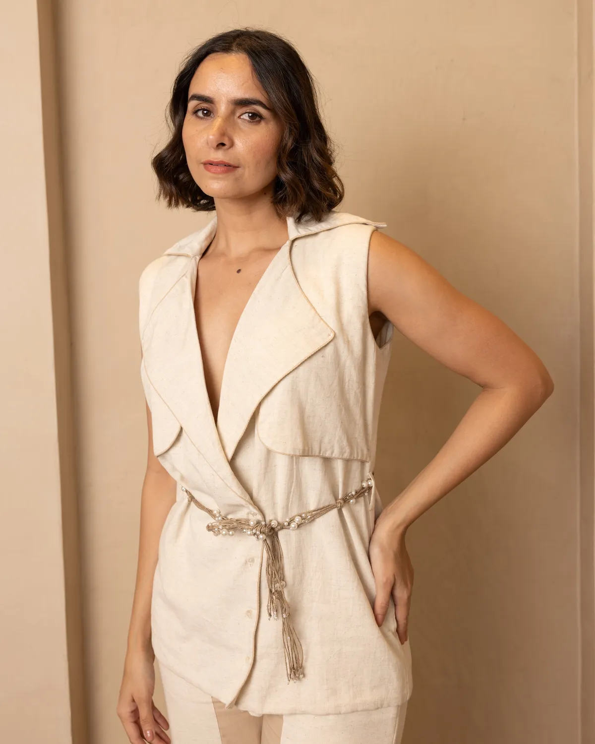 Our Dve Knot coordinato top pantaloni beige cintura corda