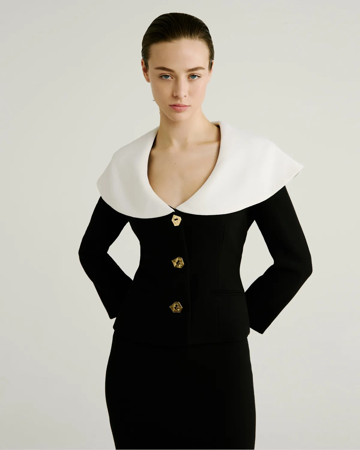 Violante Nessi Amato blazer nero avorio lana crêpe