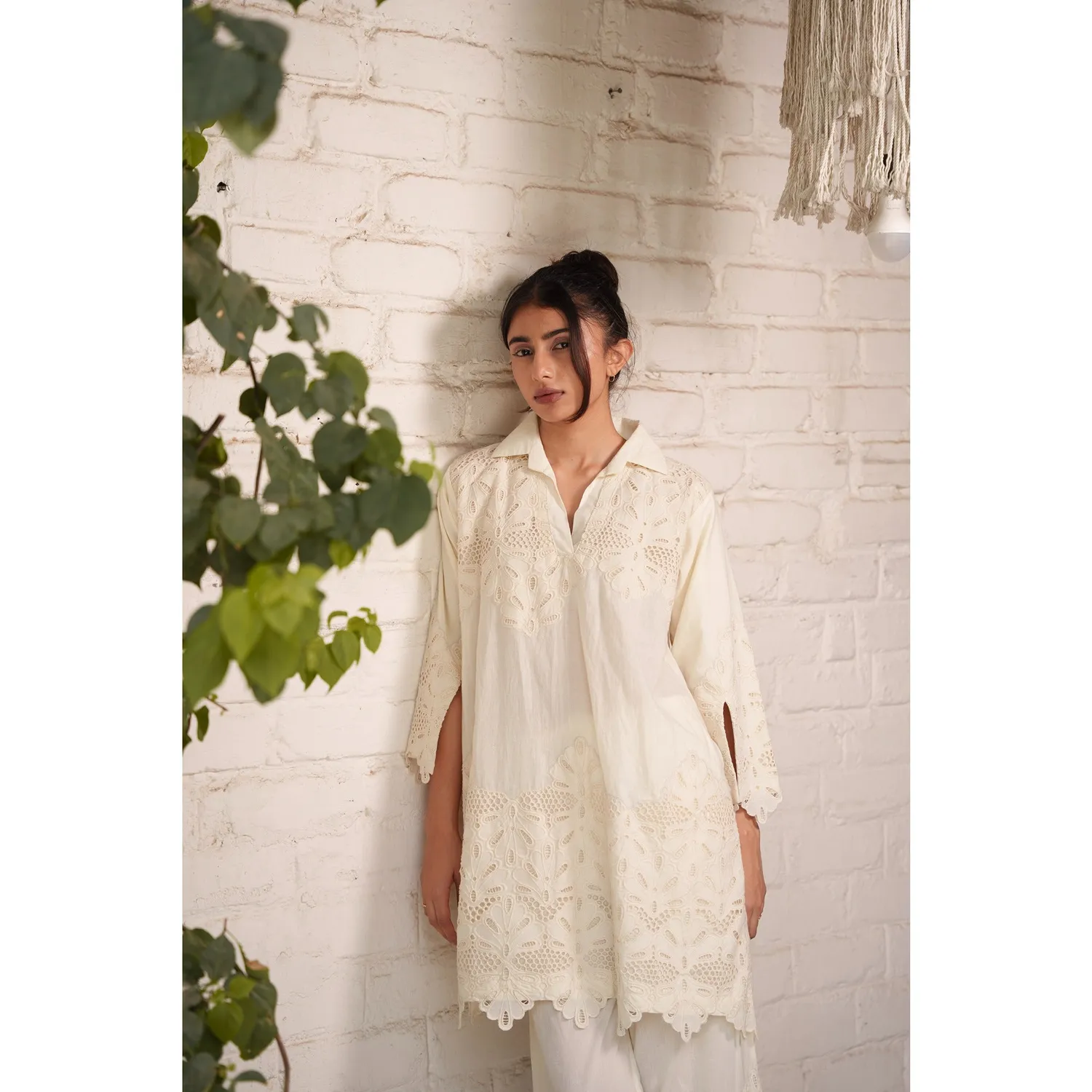Our Dve Capsule 18 top beige cotone pizzo