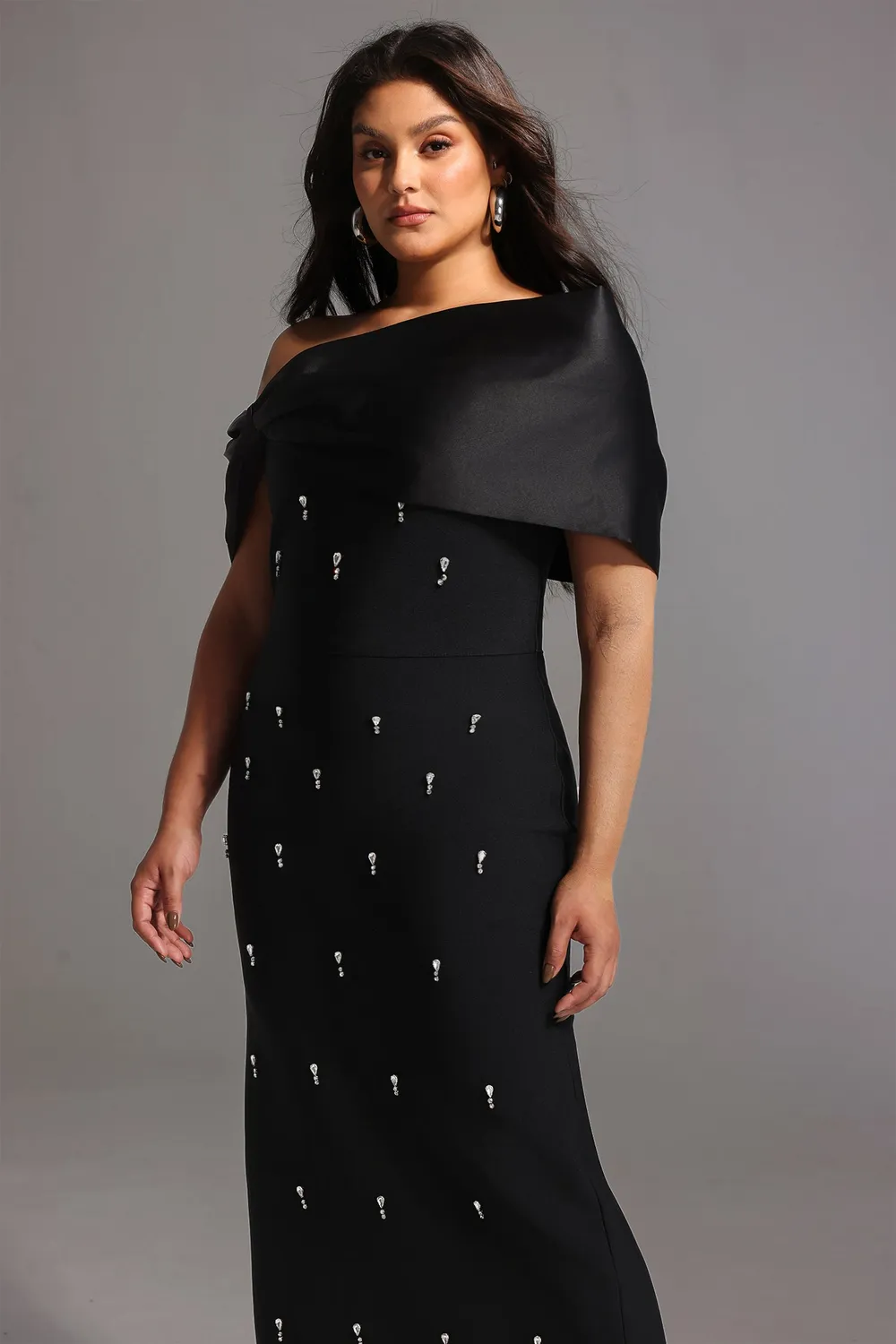 Bella Barnett Palez abito maxi nero monospalla