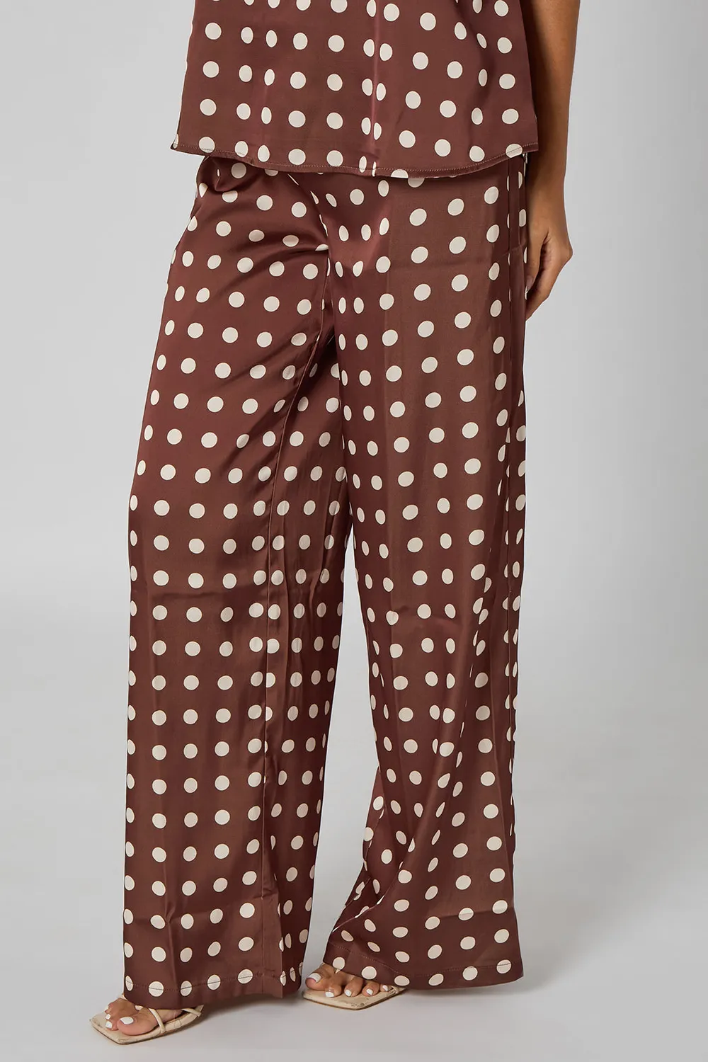 Urban Bliss Spot Bow Back top cioccolato a pois