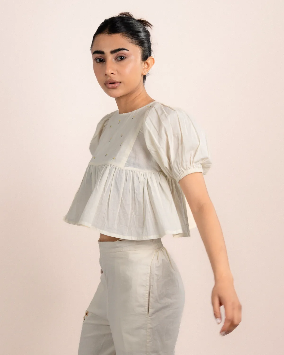 Our Dve Lily Top beige in cotone scollo rotondo