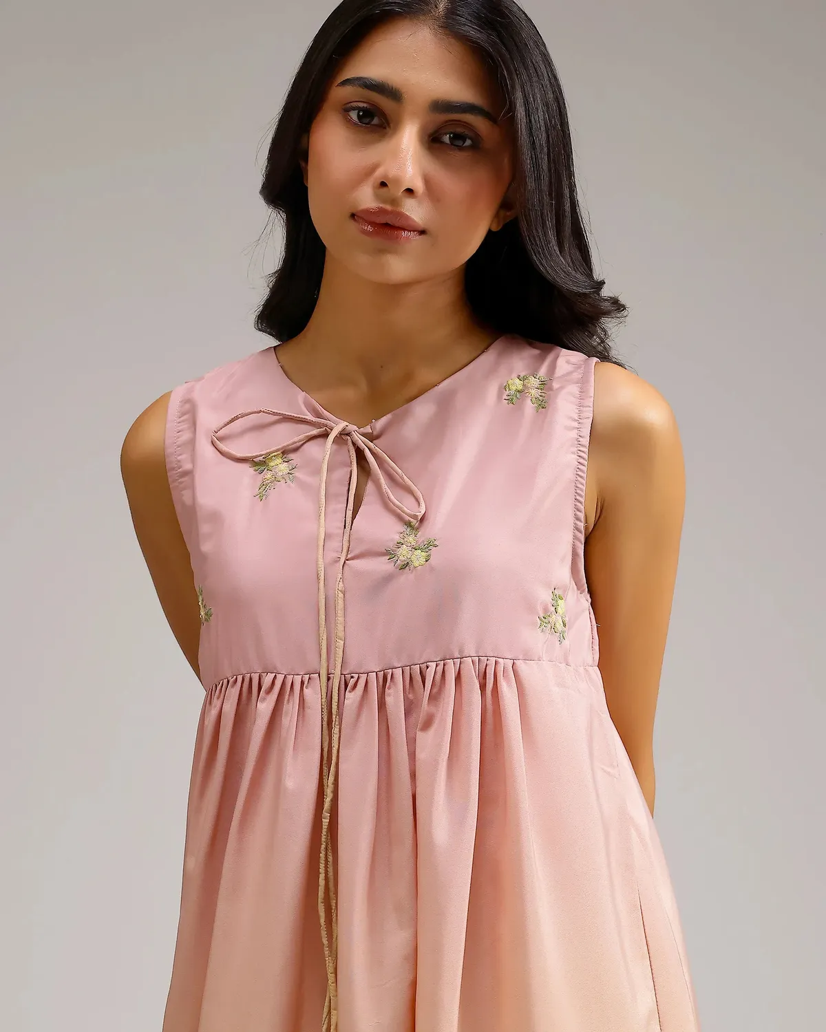 Our Dve Blush Melt abito rosa giallo crepe