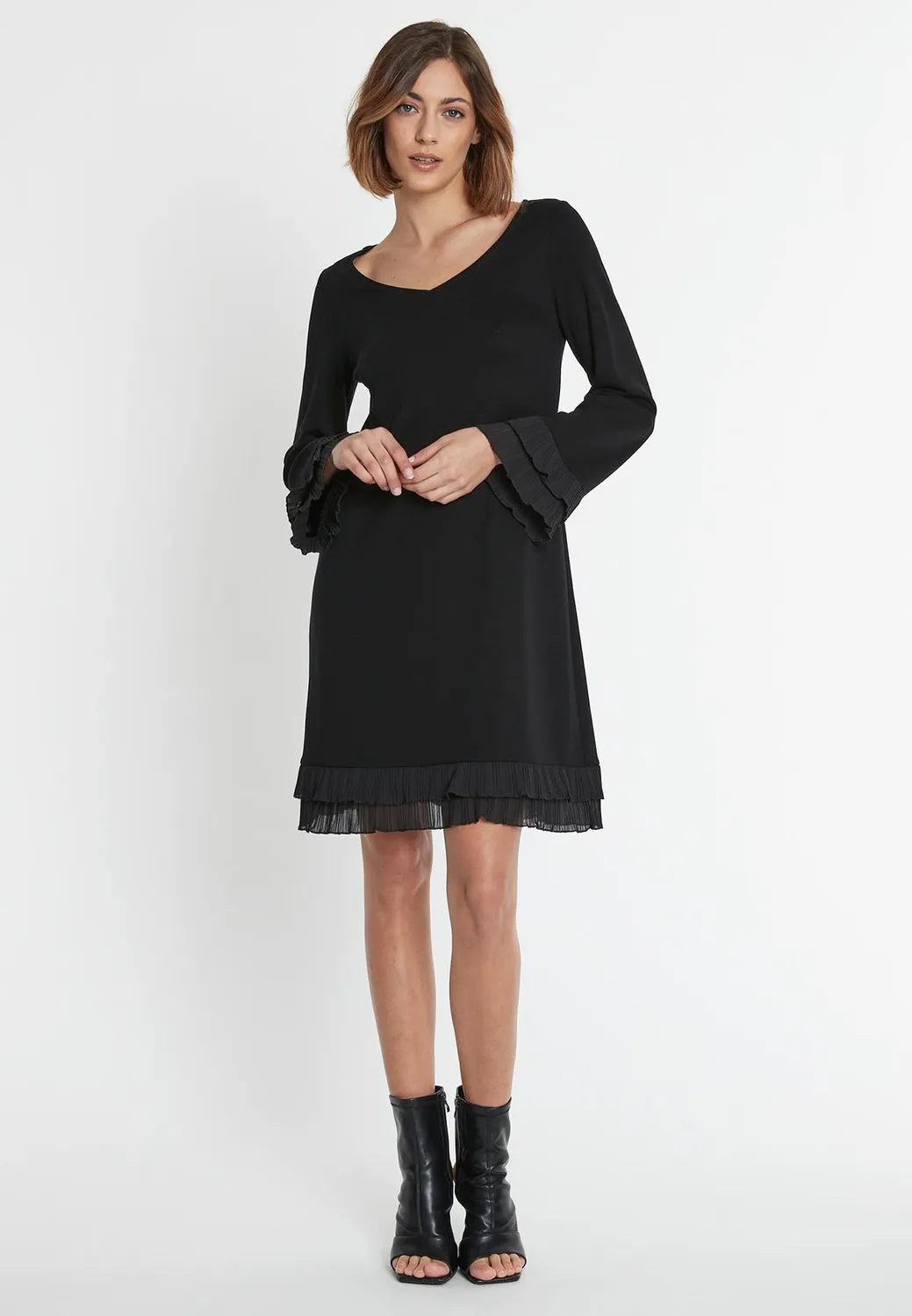 Ana Alcazar Sipora abito jersey nero volant scollo V