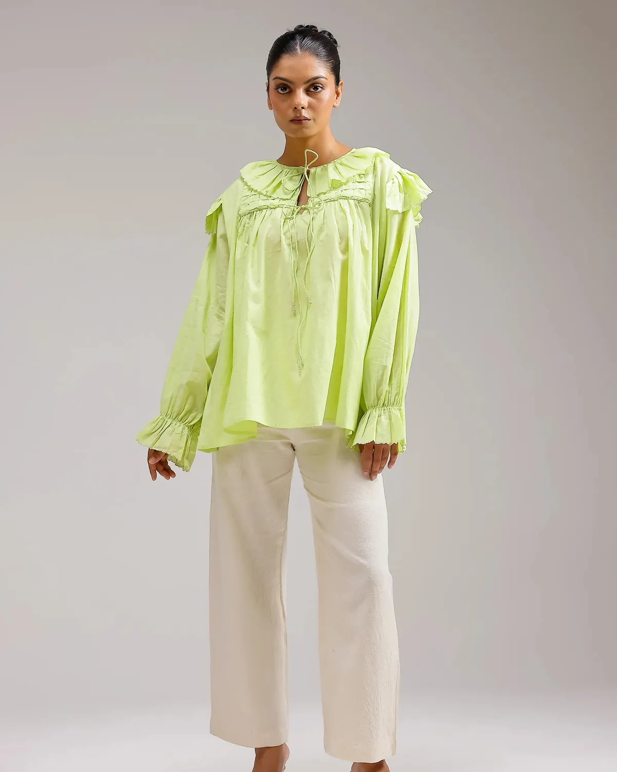 Our Dve Saanjh Ivy Top verde flora collo volant cotone
