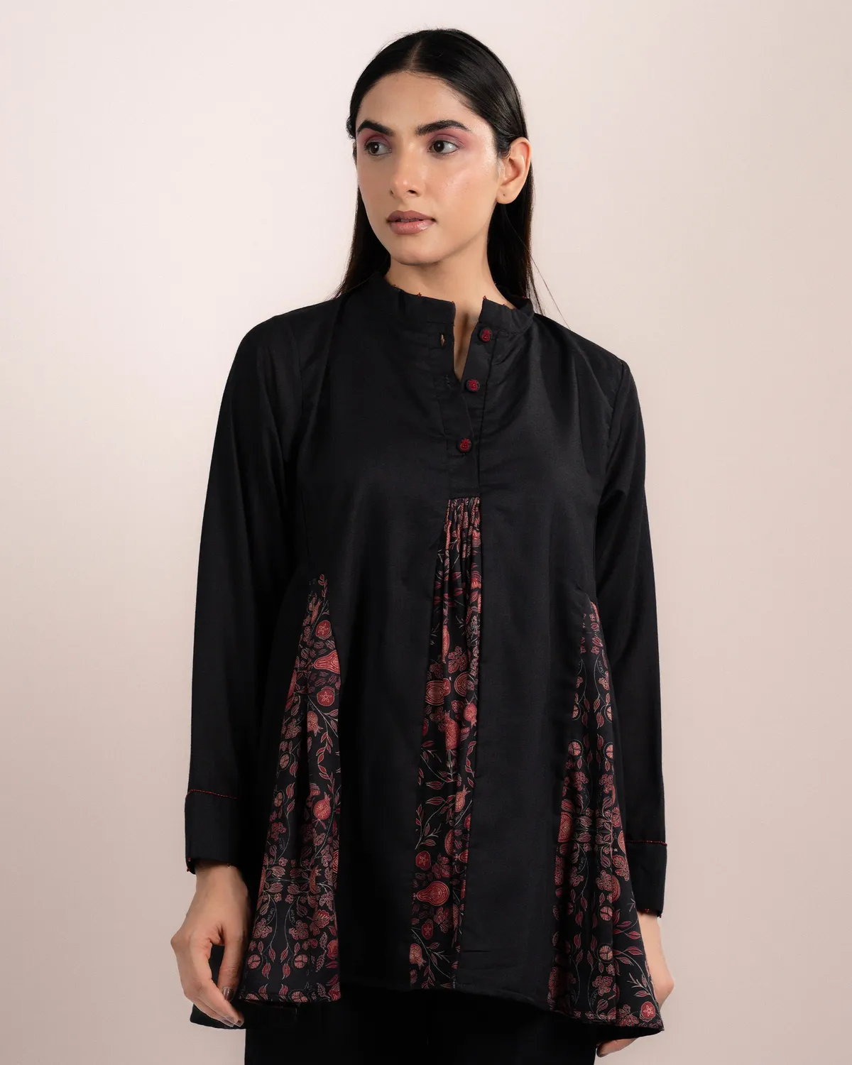 Our Dve Romi top nero modal bottoni 29"