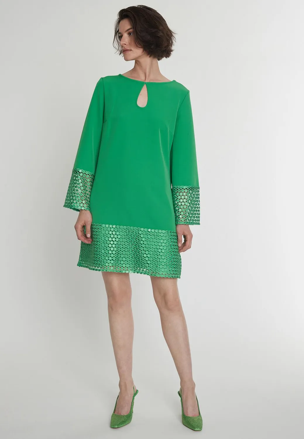 Ana Alcazar Pacyna abito cocktail verde maniche lunghe