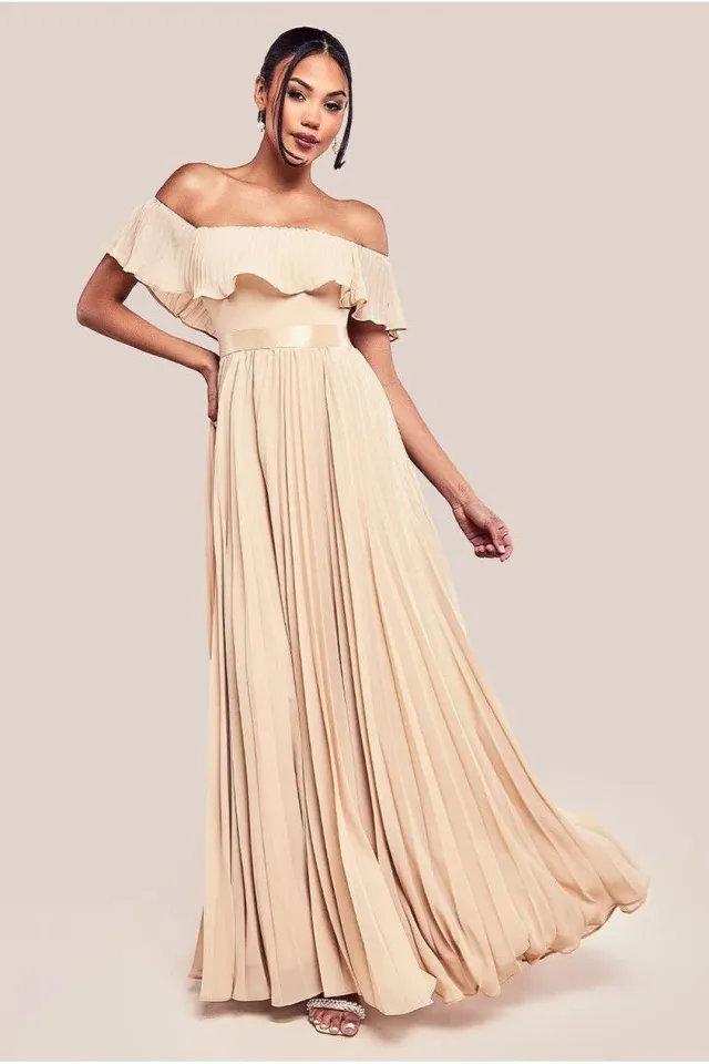 Goddiva Pleated Chiffon abito beige spalle scoperte maxi