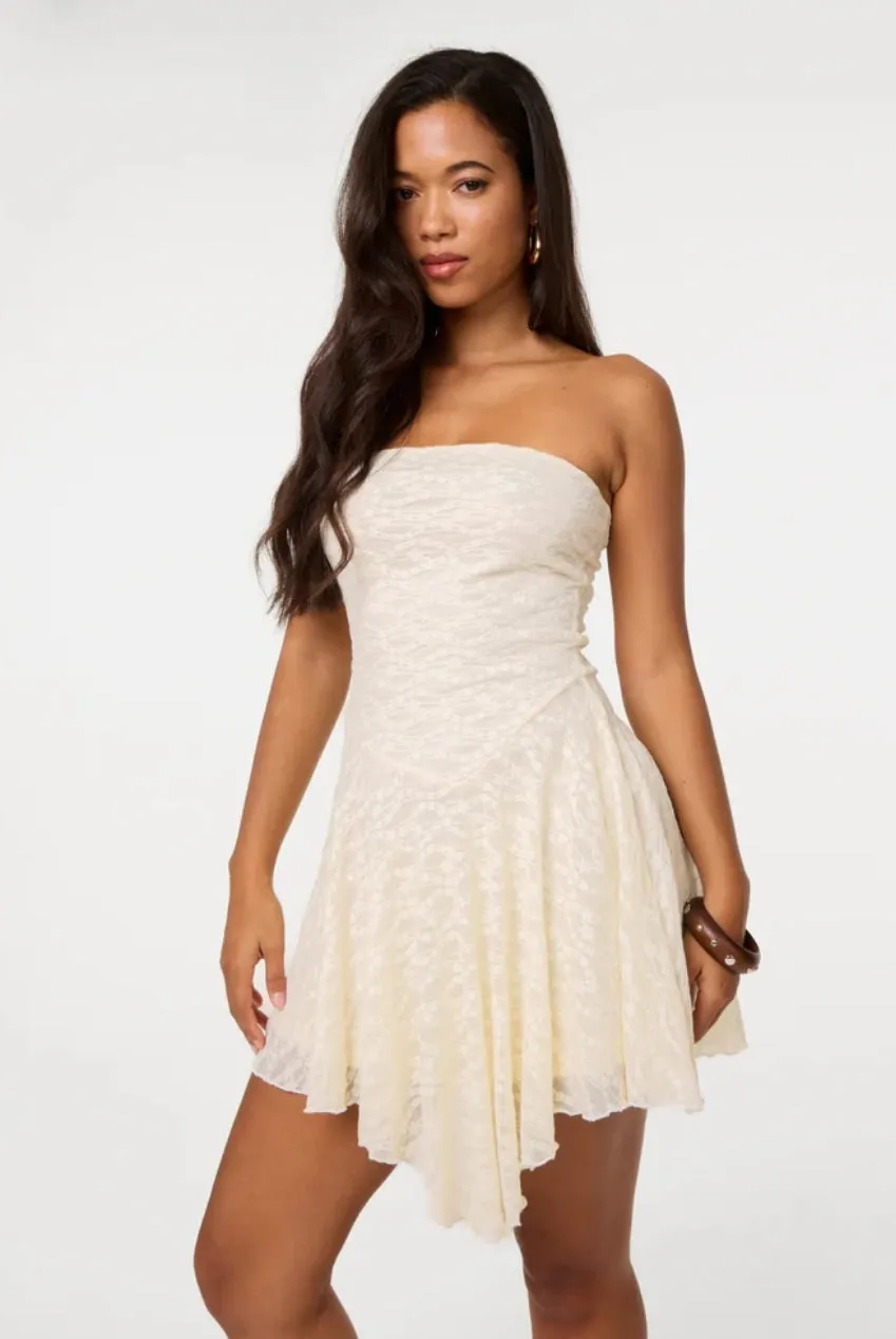 Pink Vanilla Lace Mini abito pizzo crema asimmetrico