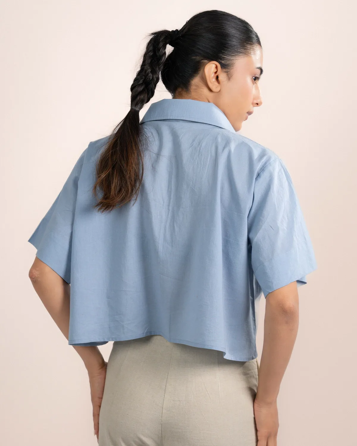 Our Dve Sia camicia cropped azzurra cotone
