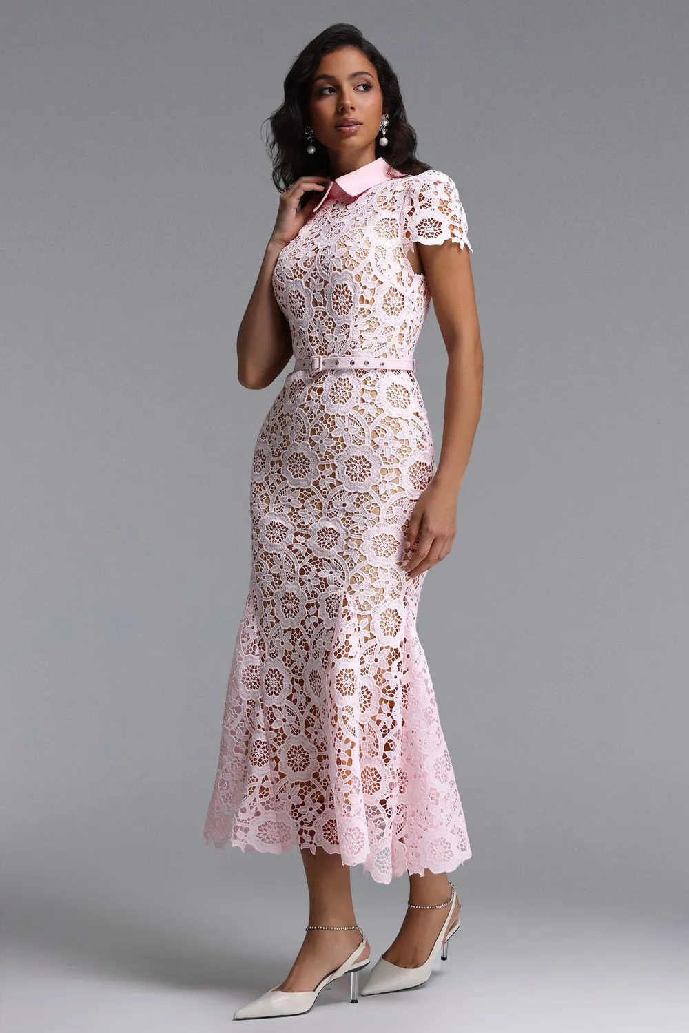 Bella Barnett Felix abito maxi pizzo rosa manica corta