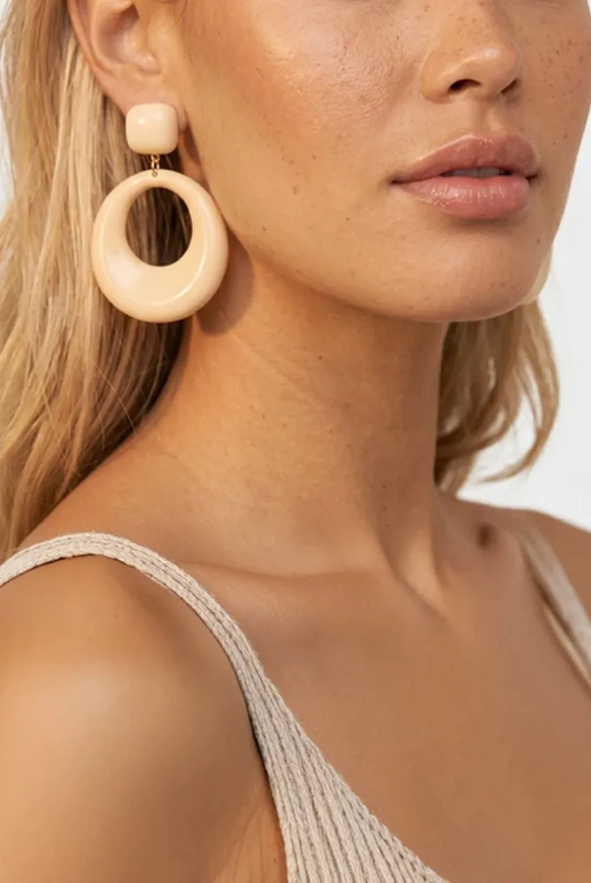 MUCHV Double Hoop orecchini crema pendenti 6,1 cm