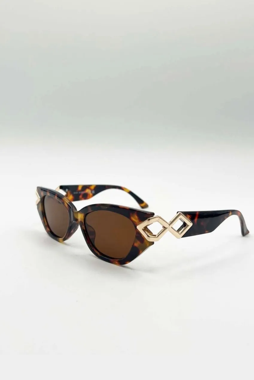 SVNX Cat-Eye Side Detail occhiali da sole tartarugati UV400