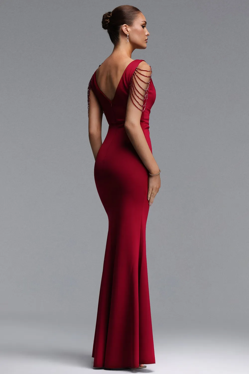 Bella Barnett Mercy abito maxi rosso scollo a V