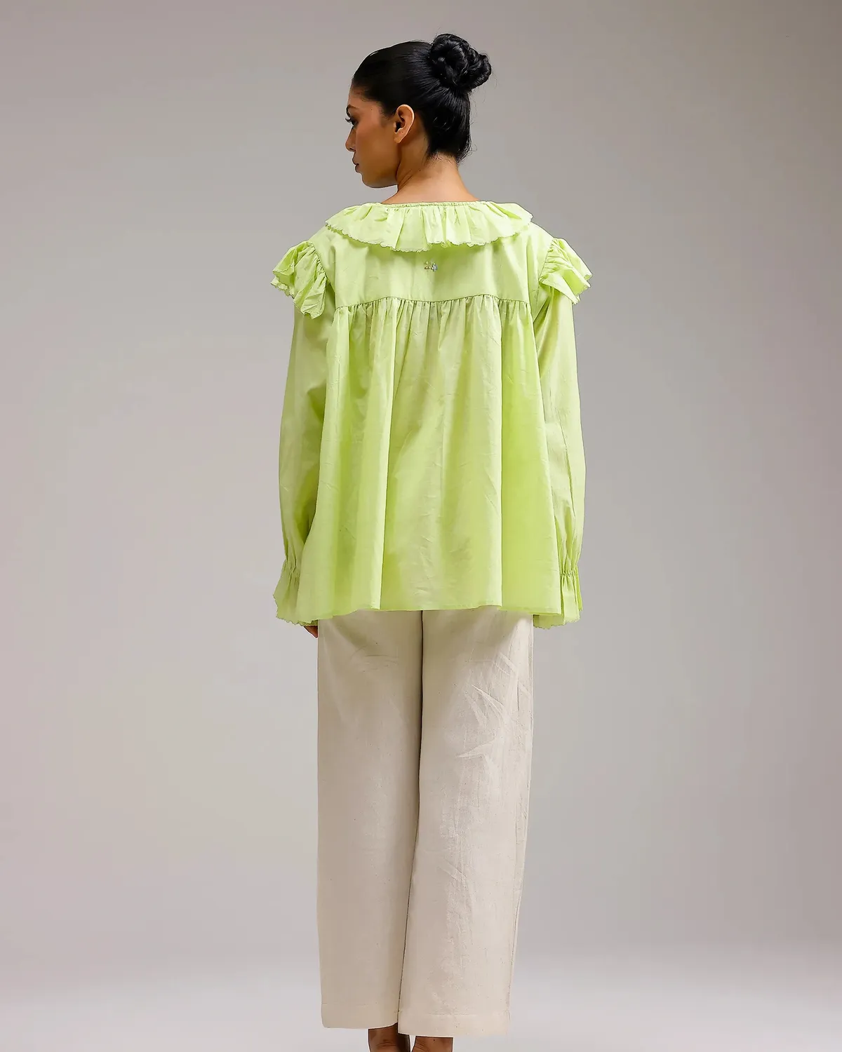 Our Dve Saanjh Ivy Top verde flora collo volant cotone