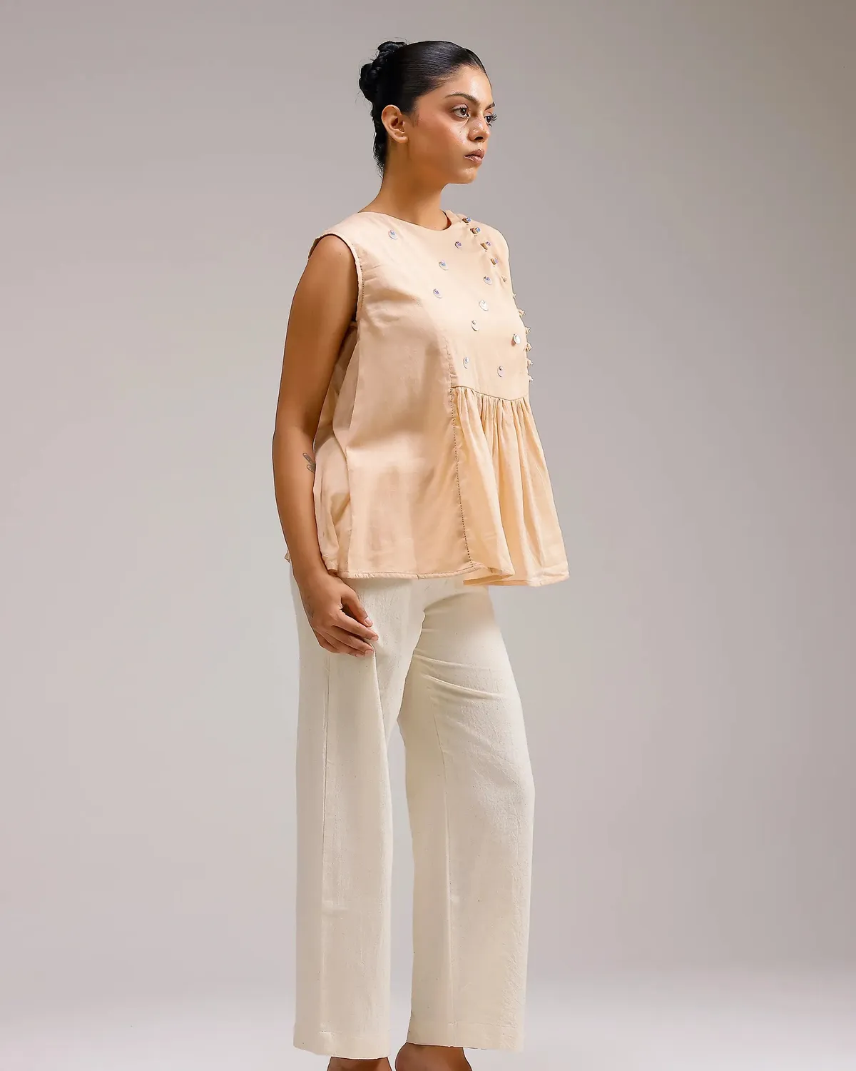 Our Dve Flow Top avorio smanicato mussola leggera