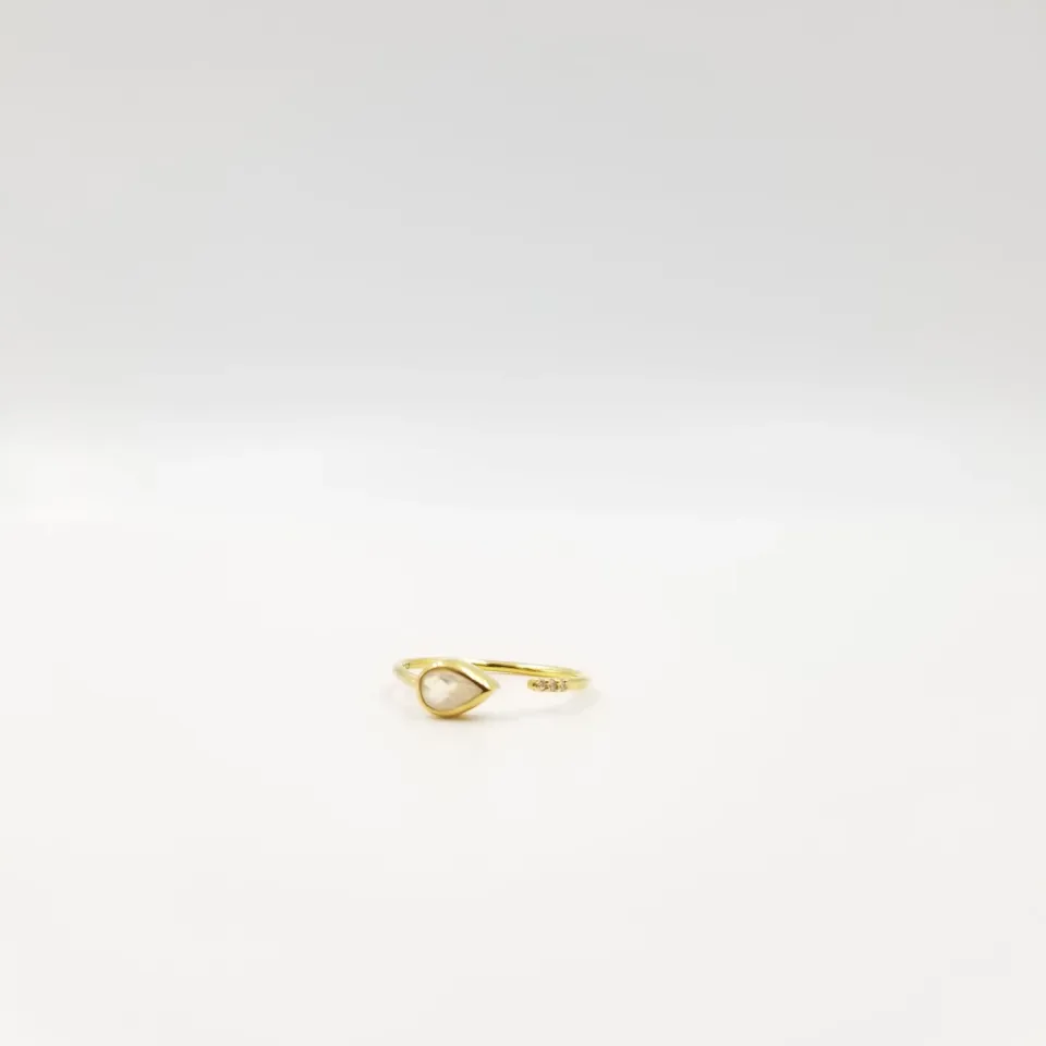 Our Dve Moonstone Drop Ring anello pietra di luna oro
