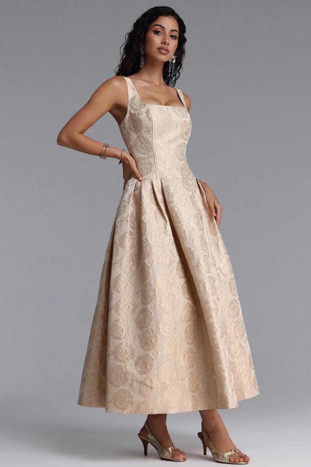 Bella Barnett Rahel abito maxi oro jacquard floreale