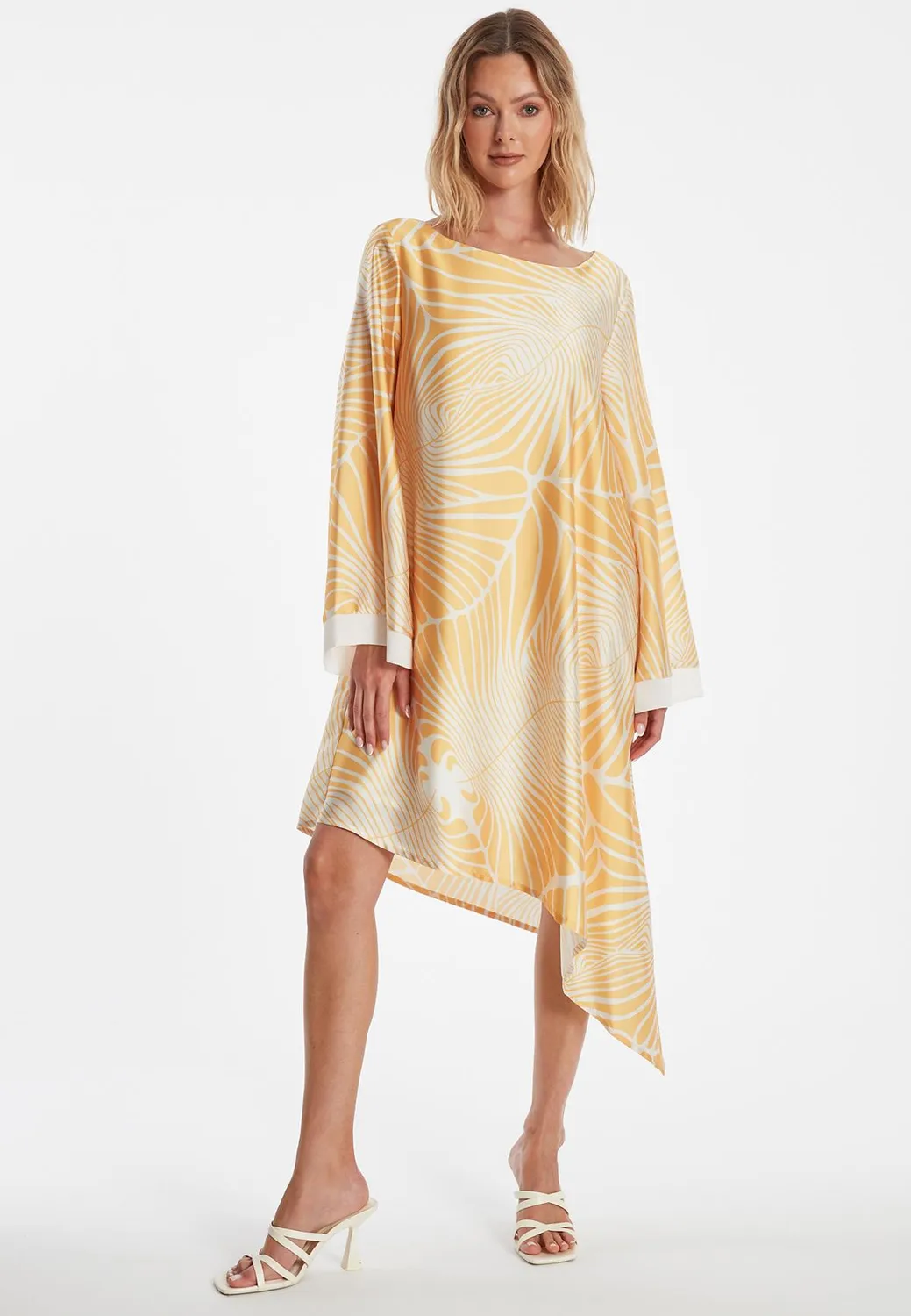 Ana Alcazar Zeana abito raso fantasia piume giallo