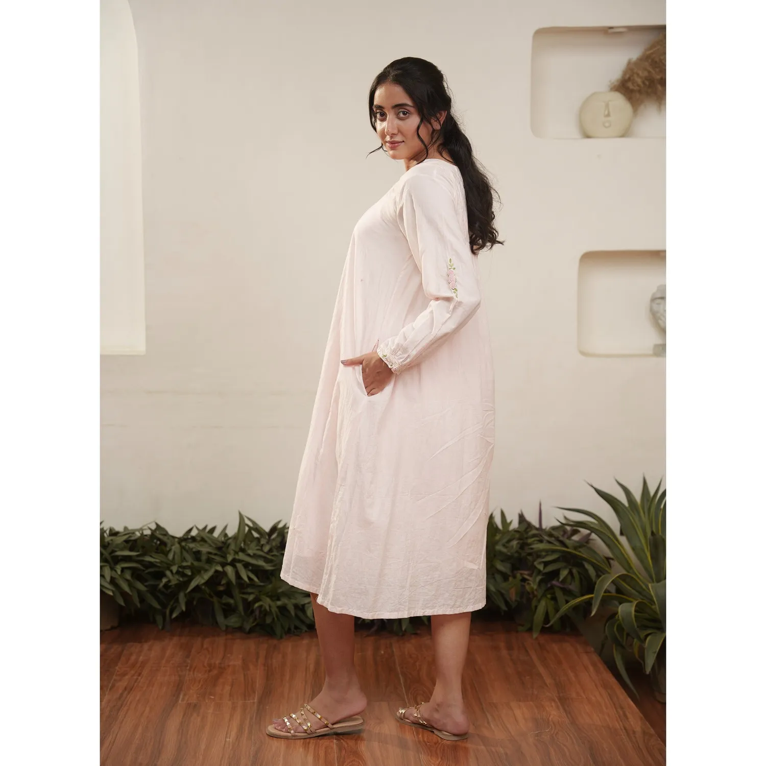 Our Dve Capsule 14 abito rosa cotone ricamato