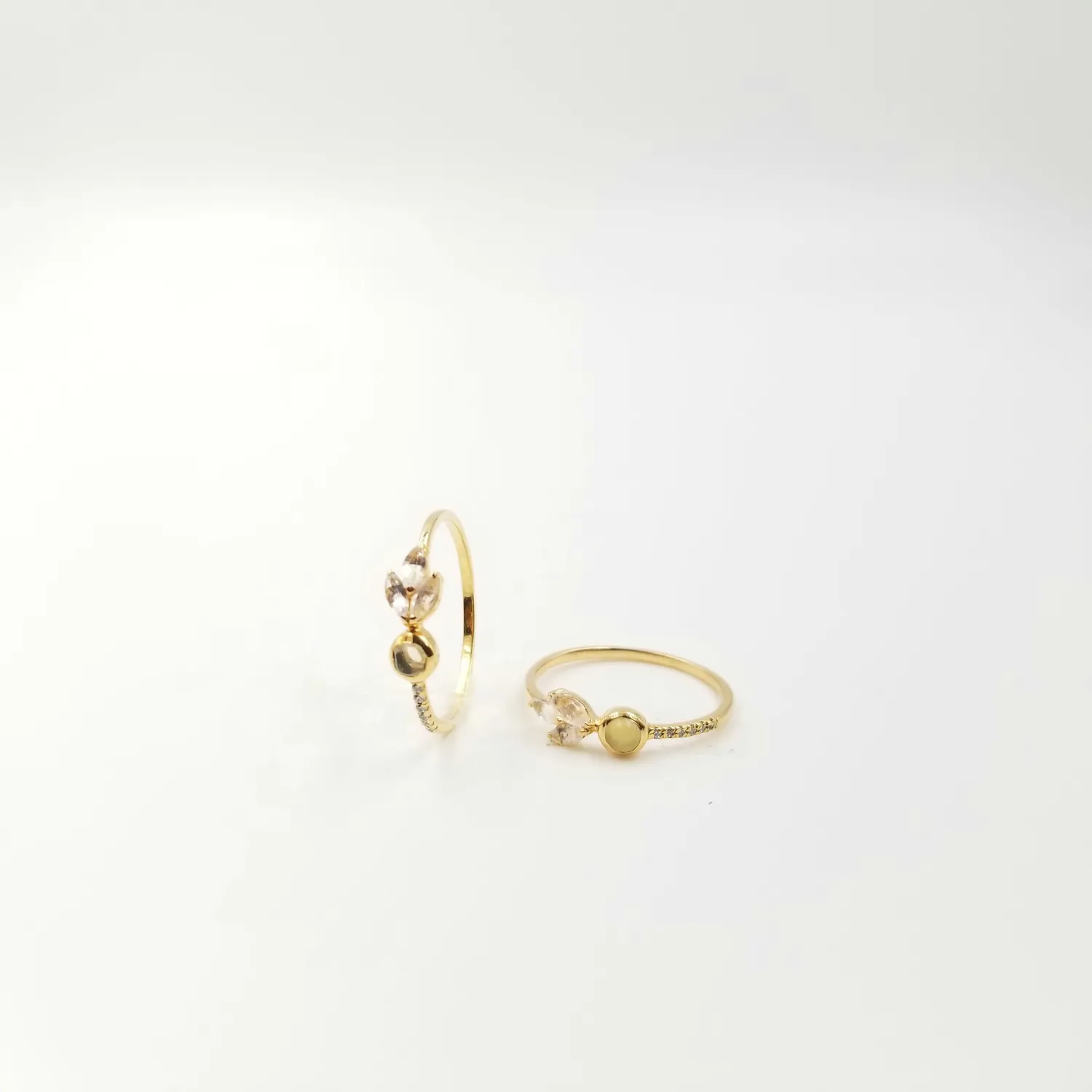 Our Dve Petal Ring anello opale e pietra di luna