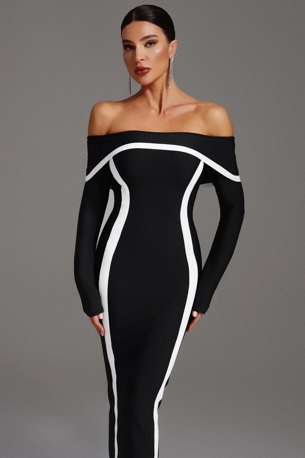 Bella Barnett Hilda abito maxi nero spalle scoperte maniche lunghe