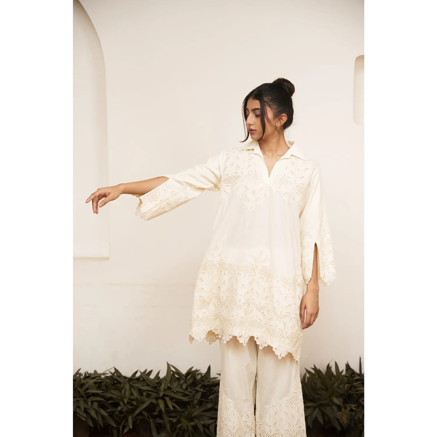 Our Dve Capsule 18 coordinato top pantalone beige cotone