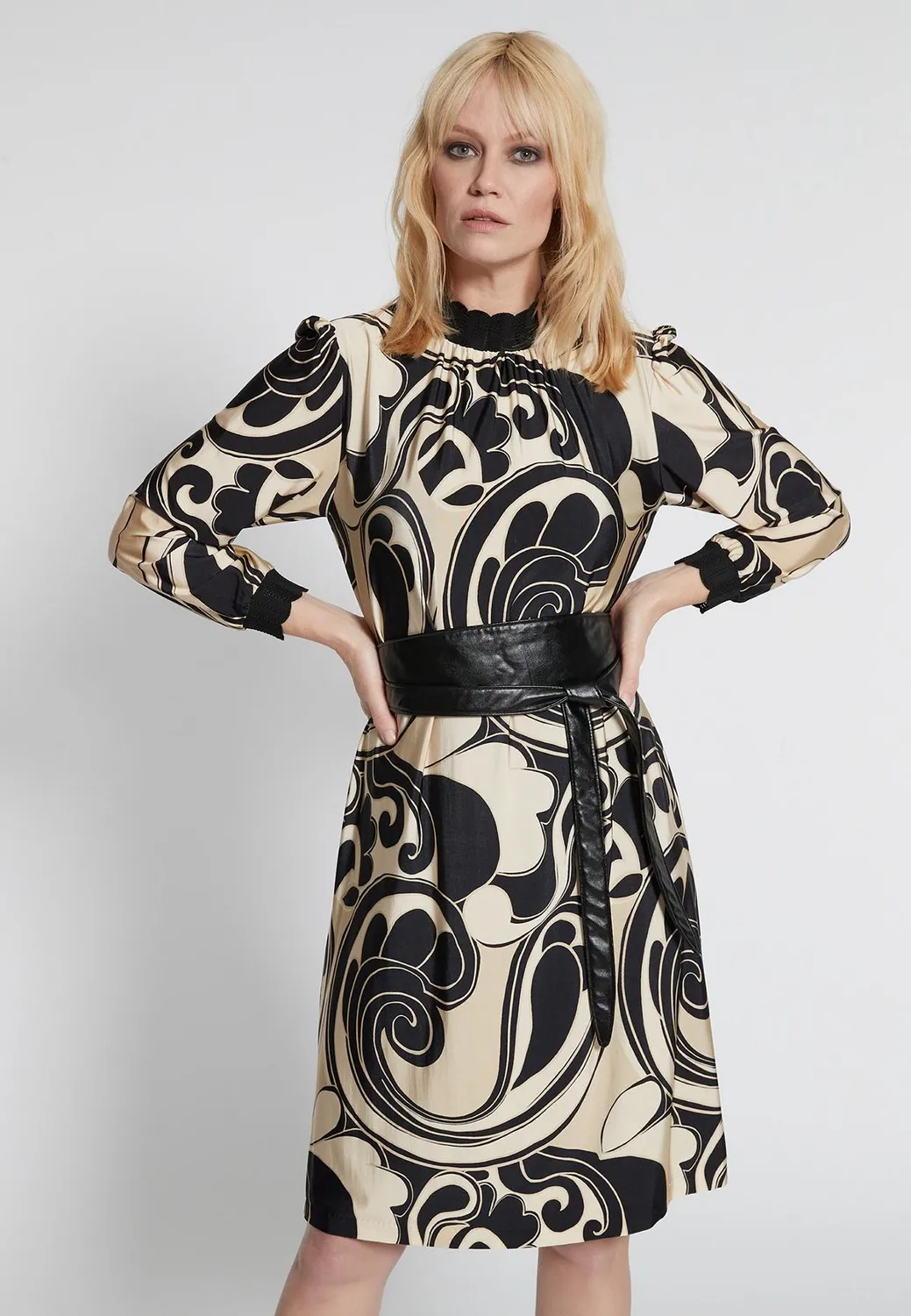 Ana Alcazar Hicca vestito dritto corto rifiniture collo